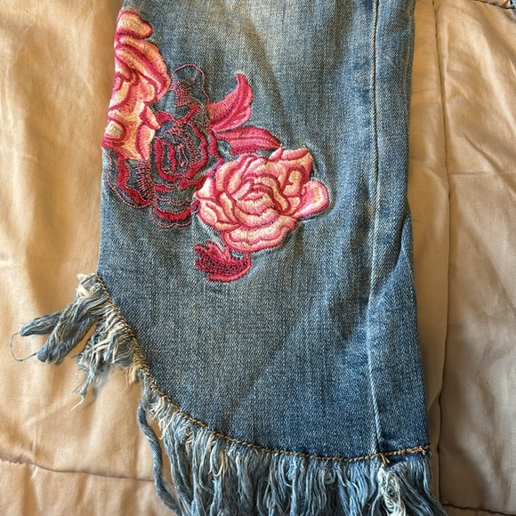 INC Petitie Crop Jeans with Embroidery - Picture 4 of 6